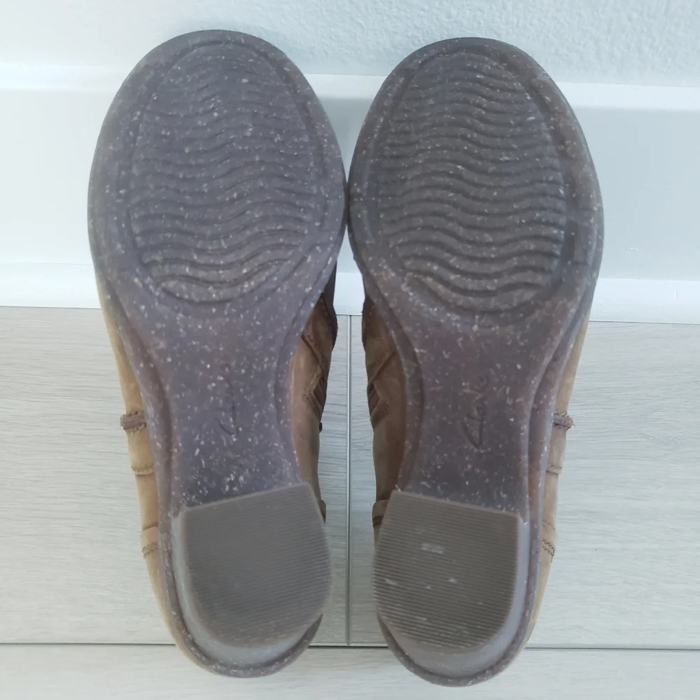 Clarks Sashlin Leather Heeled Bootie Tan Sz 7